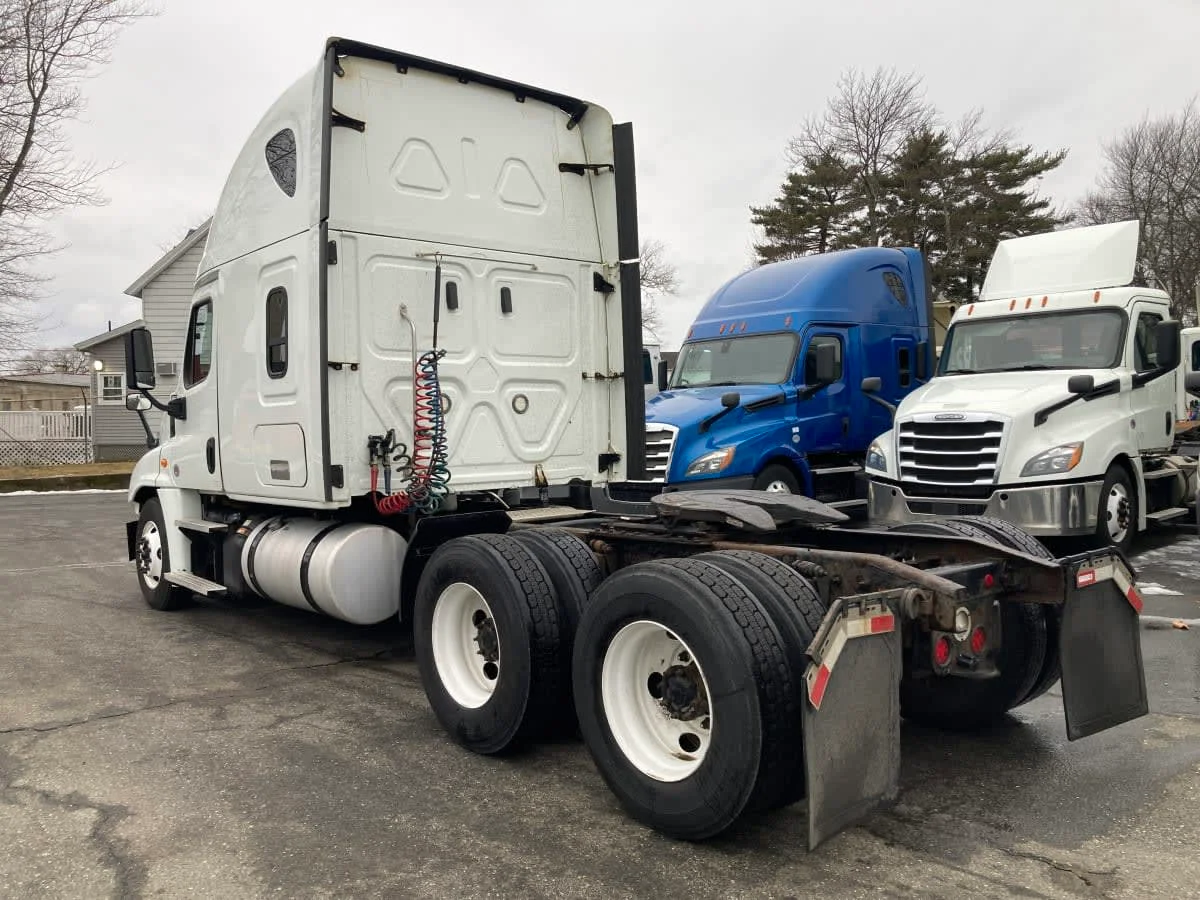 2020 Freightliner Cascadia - image 6