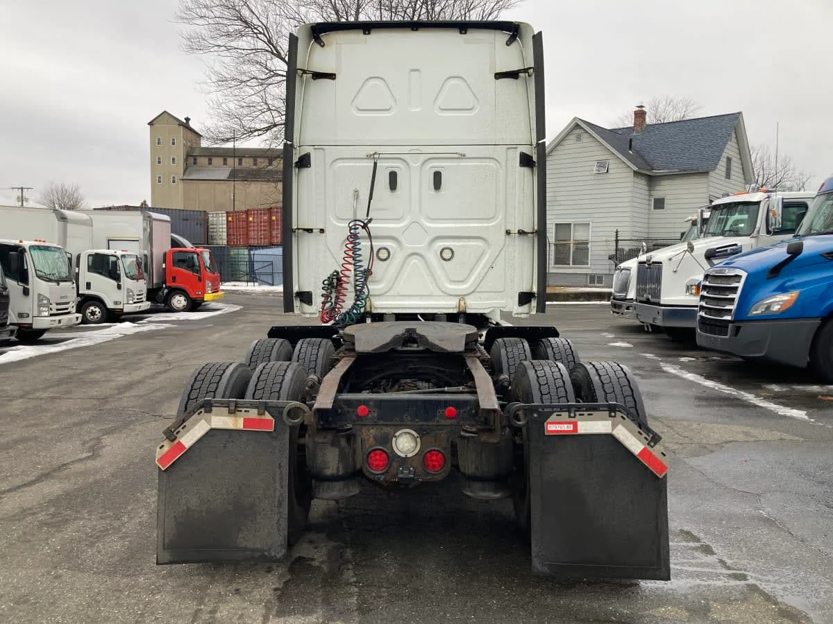 2020 Freightliner Cascadia - image 5