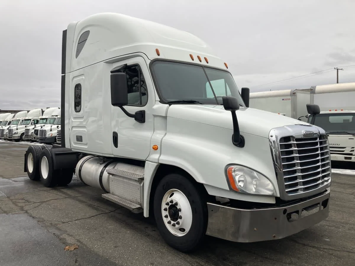 2020 Freightliner Cascadia in Springfield, MA — photo 3