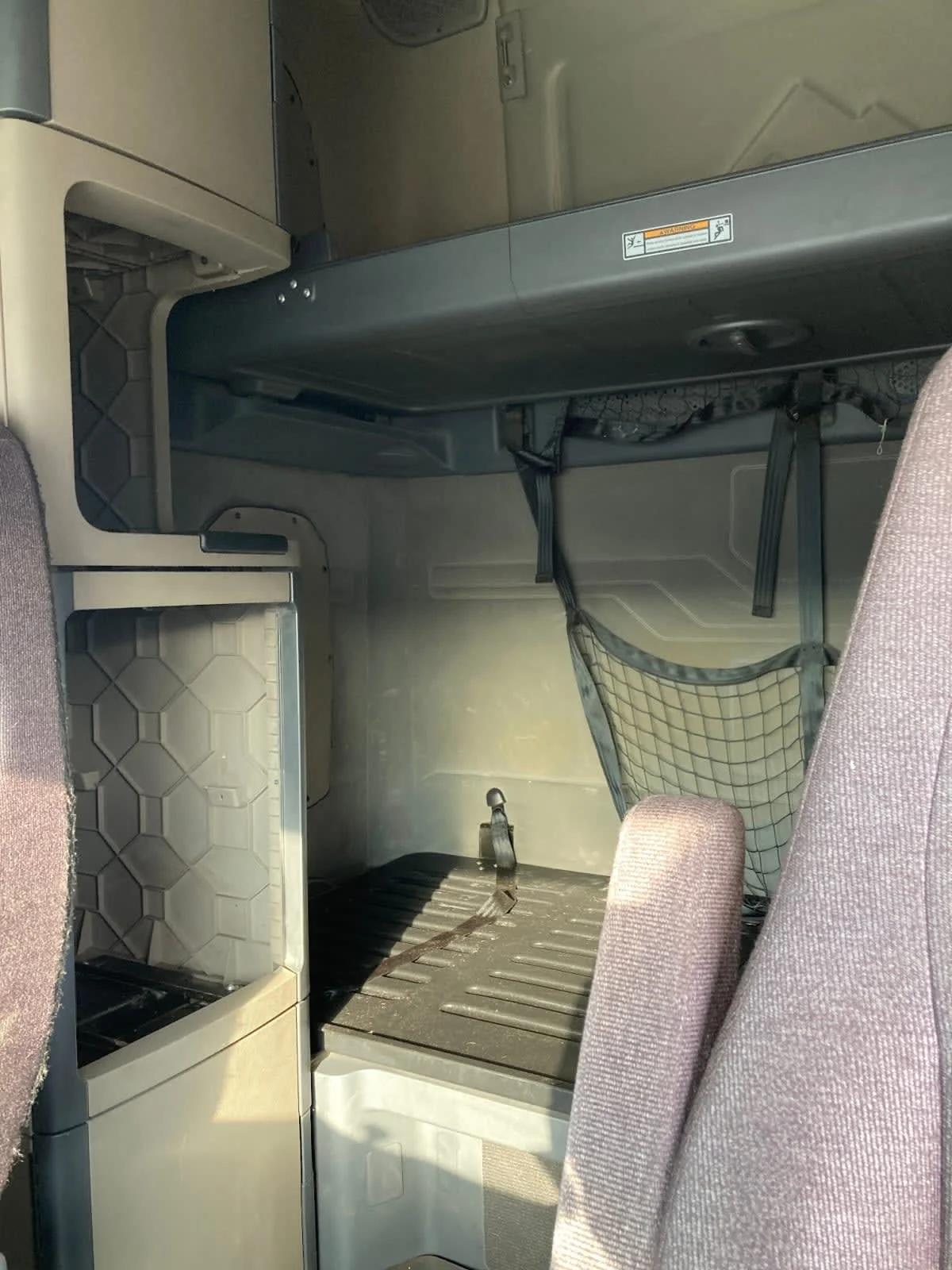 2020 Freightliner Cascadia - image 13