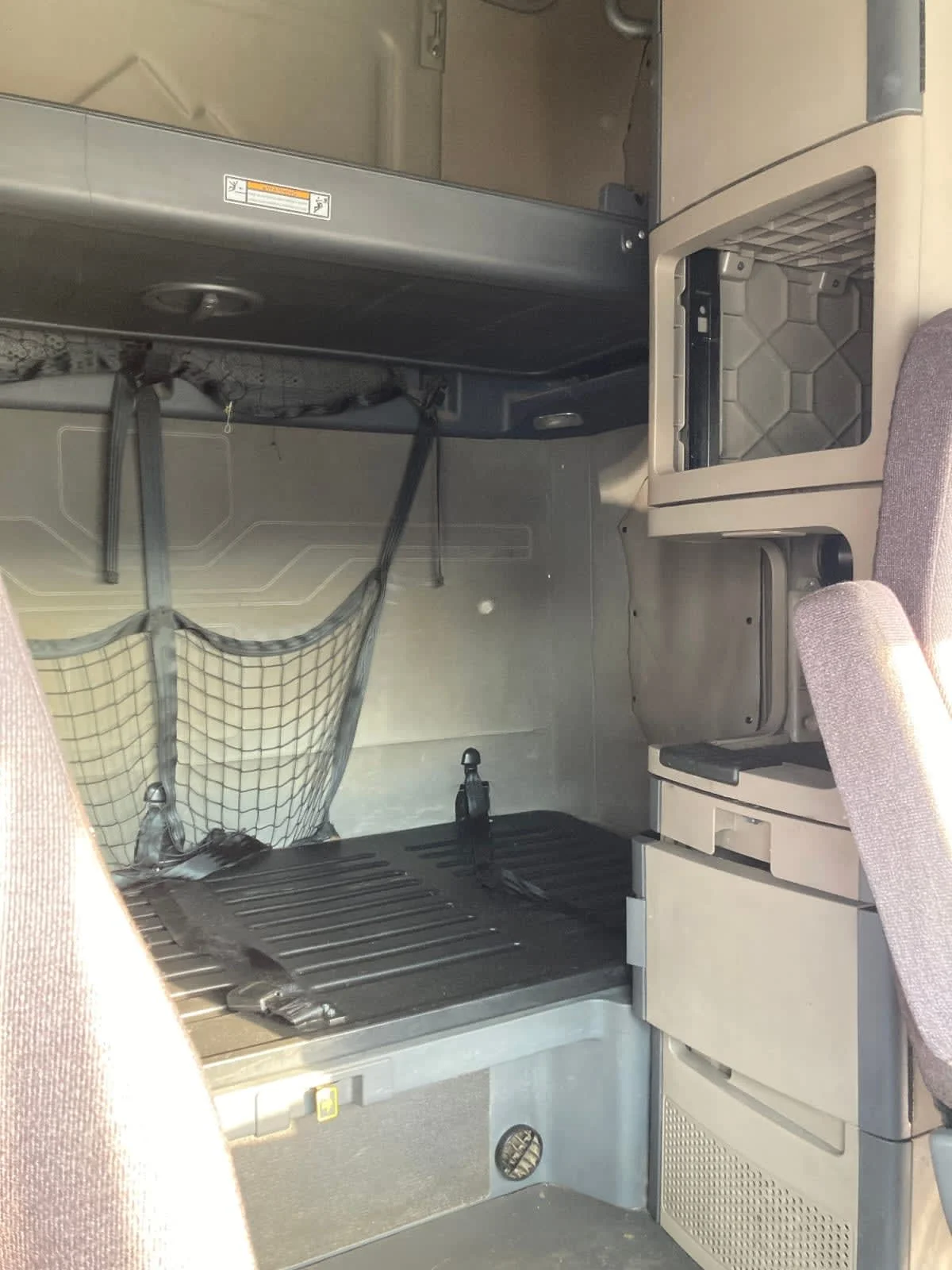 2020 Freightliner Cascadia in Springfield, MA — photo 14