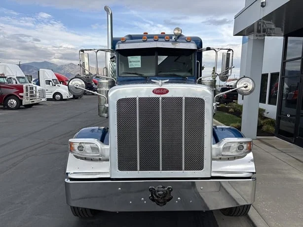 2022 Peterbilt 389