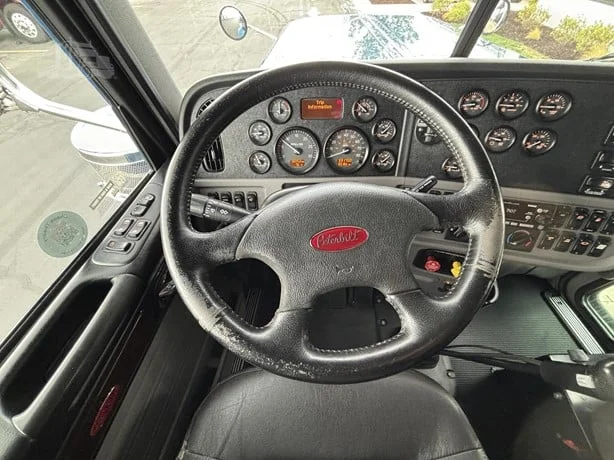 2022 Peterbilt 389 in Salt Lake City, UT — photo 10