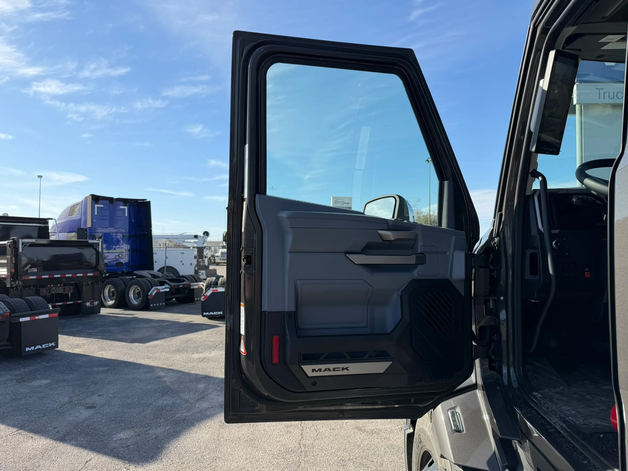 2026 Mack Pioneer in Fort Worth, TX — photo 13