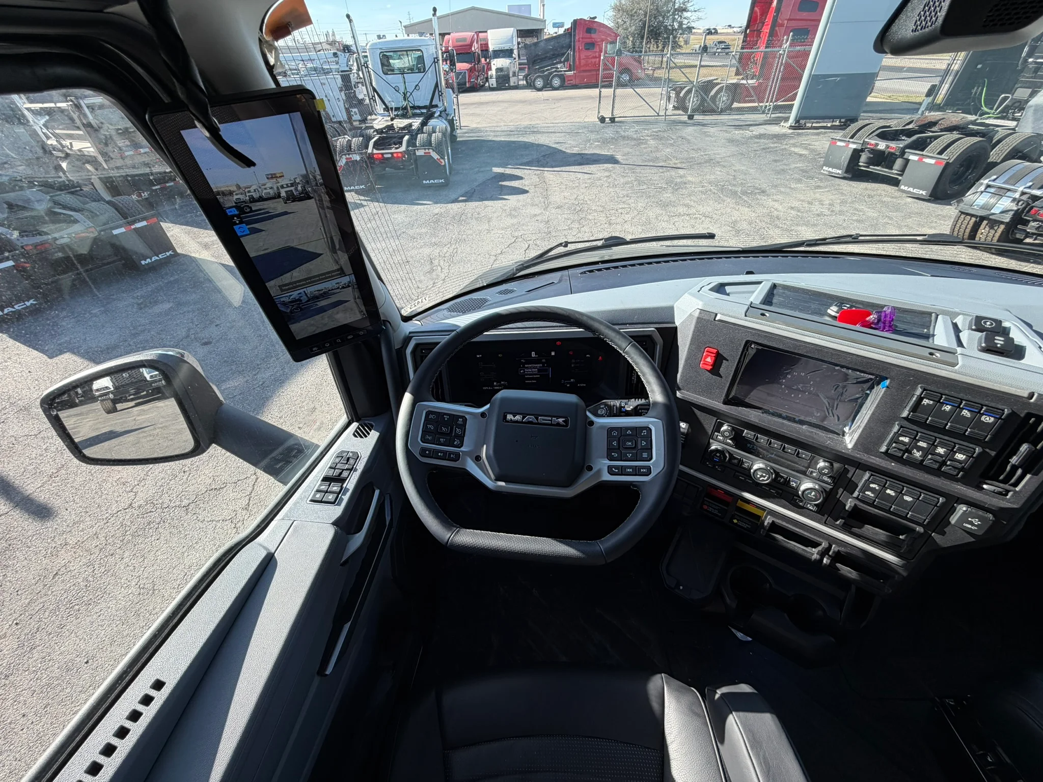 2026 Mack Pioneer in Fort Worth, TX — photo 15