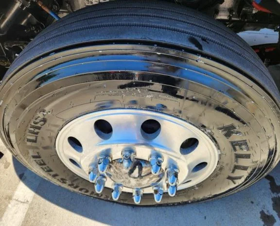 2020 Peterbilt 579 - image 1