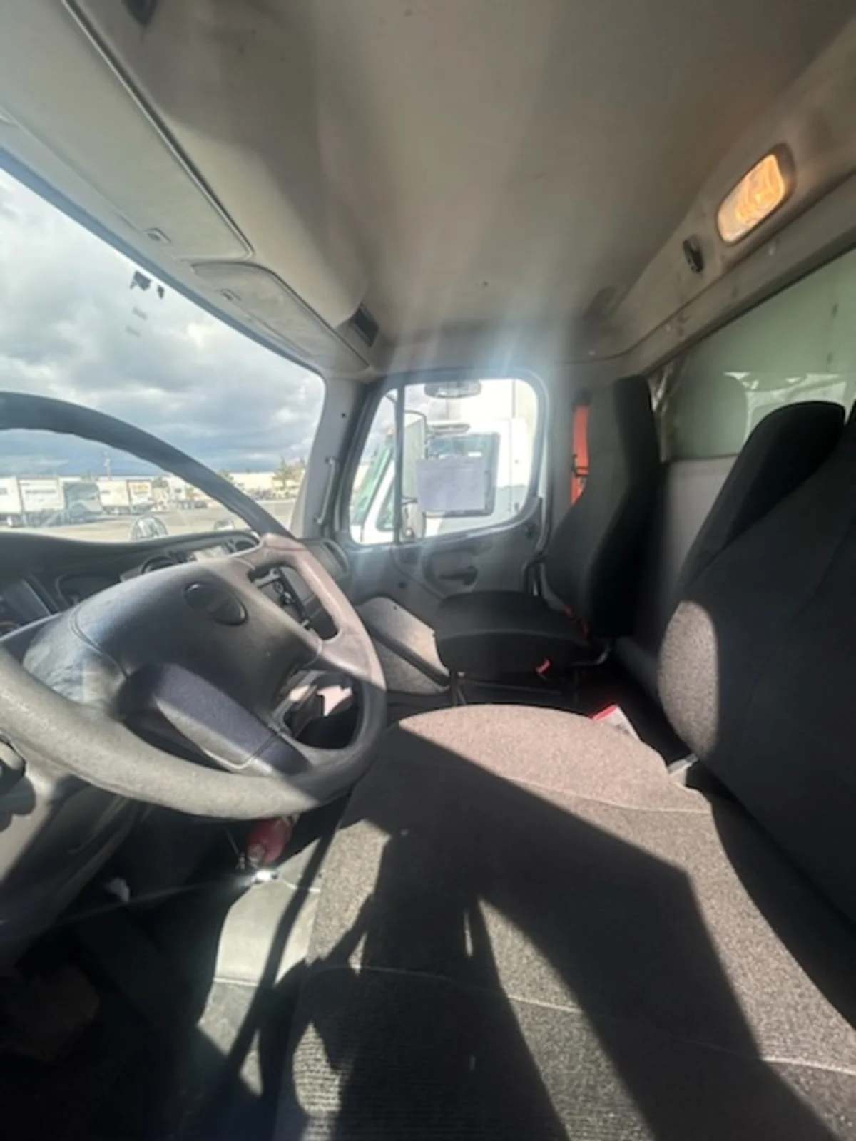 2018 Freightliner M2 106 - image 8