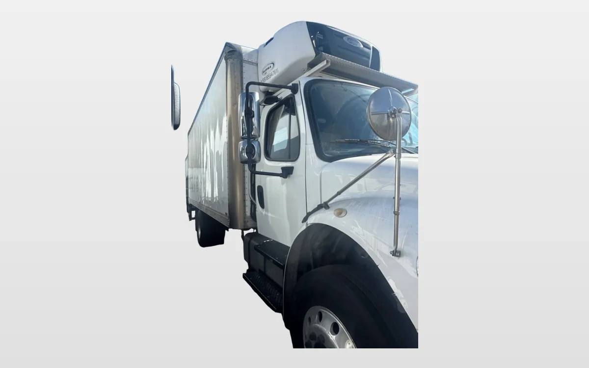 2018 Freightliner M2 106 - image 1