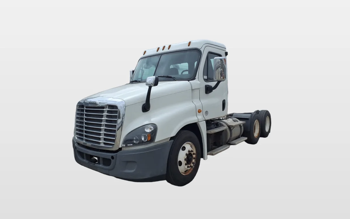 2017 Freightliner Cascadia - image 1
