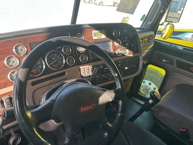 2019 Peterbilt 389 - image 5