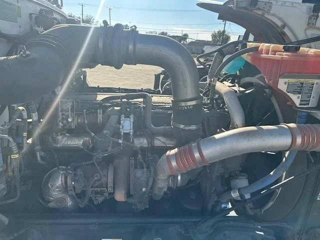 2019 Peterbilt 389 - image 2