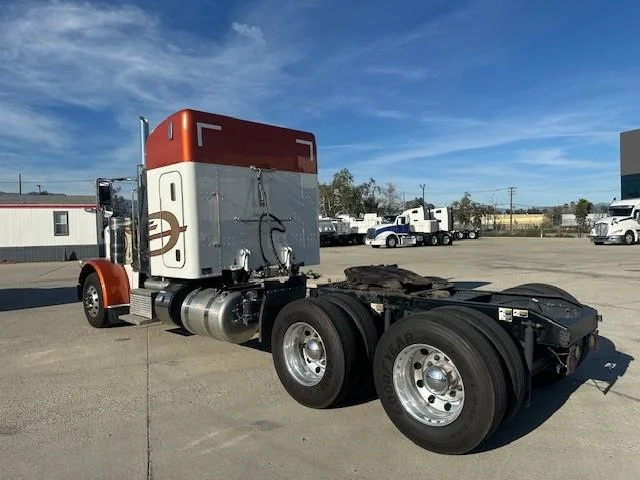 2019 Peterbilt 389 - image 10