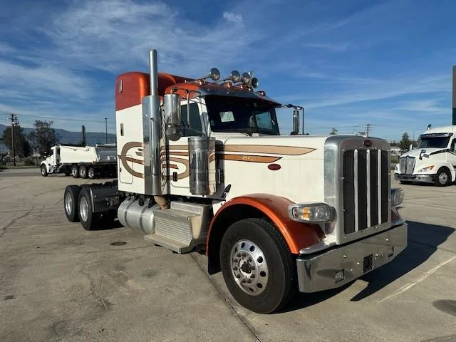 2019 Peterbilt 389 - image 14