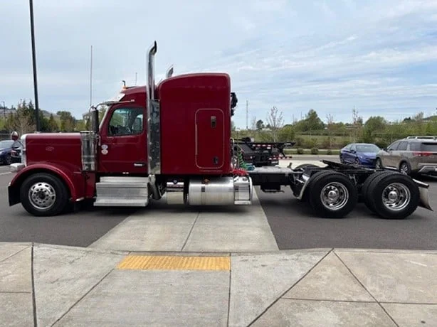 2025 PETERBILT 589 - image 5