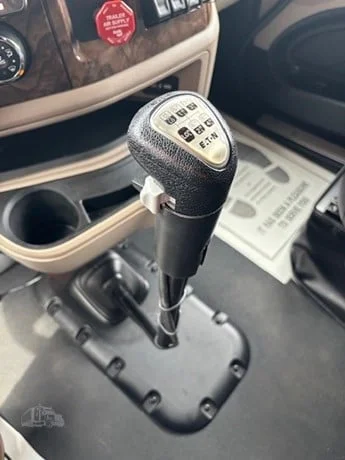 2025 PETERBILT 589 - image 15