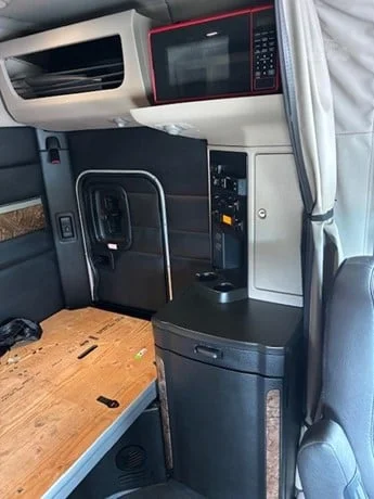 2025 PETERBILT 589 - image 18