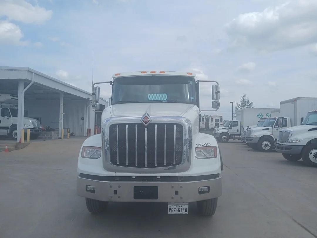 2021 International HX - image 4