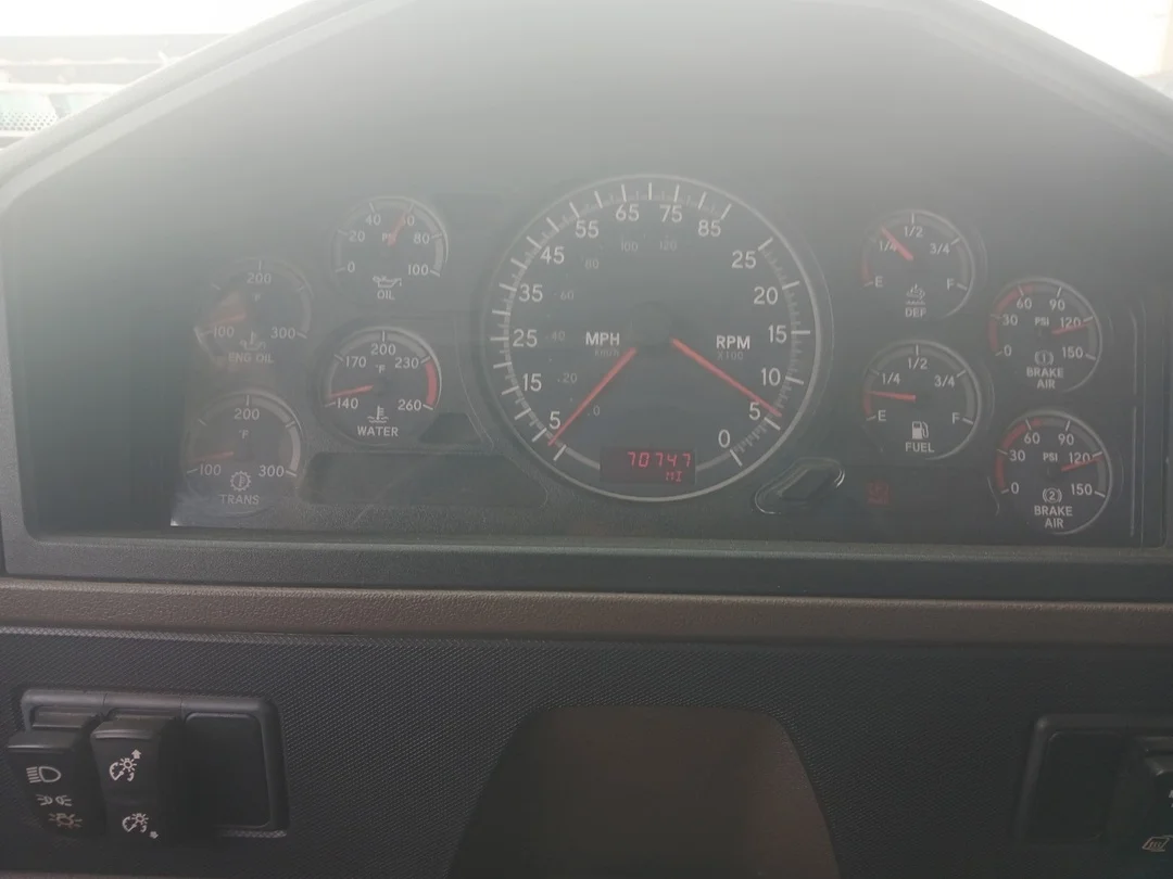 2021 International HX - image 1