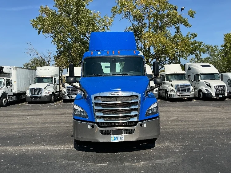 2019 Freightliner Cascadia in La Porte, IN — photo 2