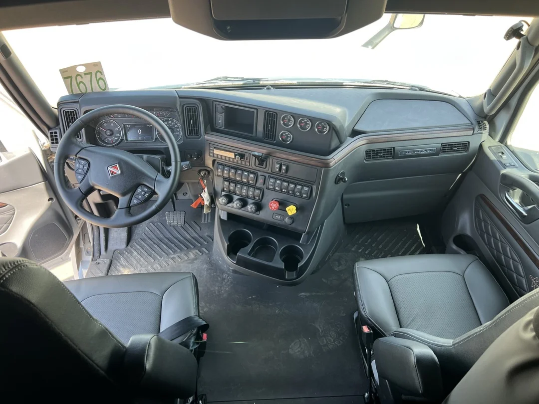 2025 International LT - image 14