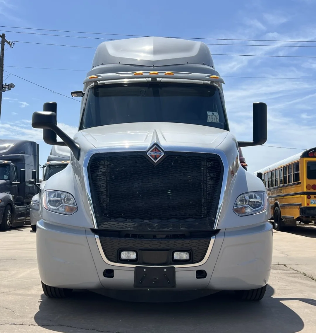 2025 International LT - image 2