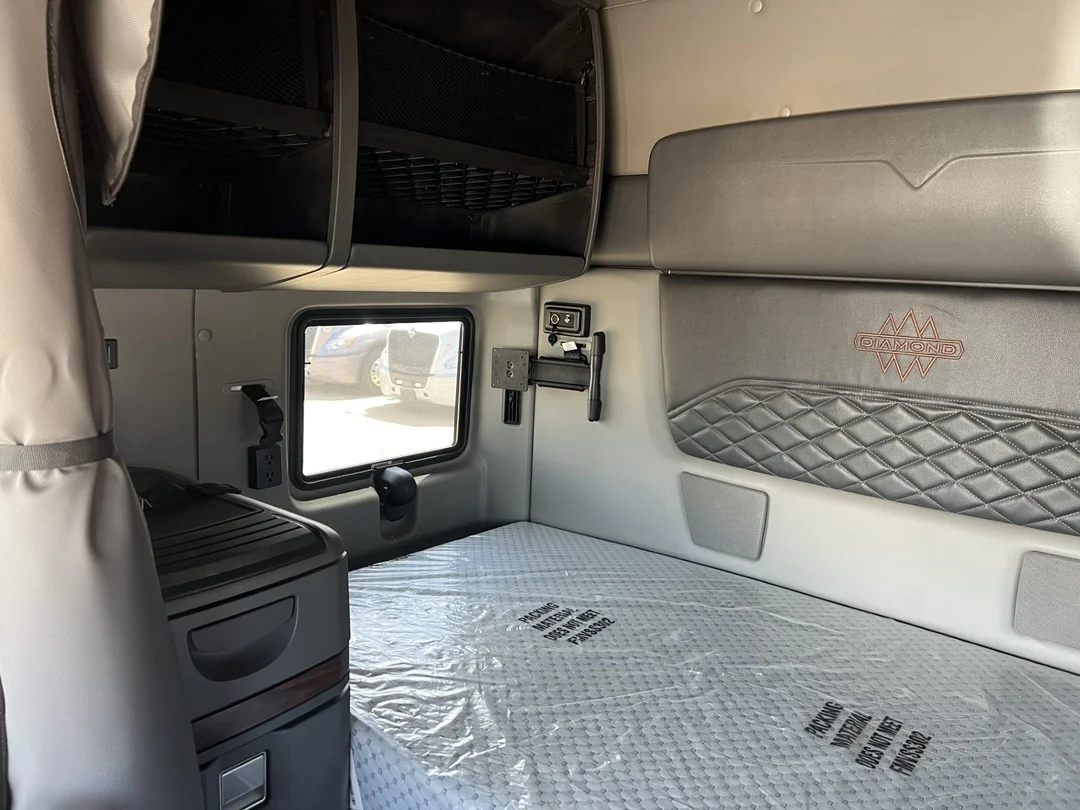 2025 International LT - image 11