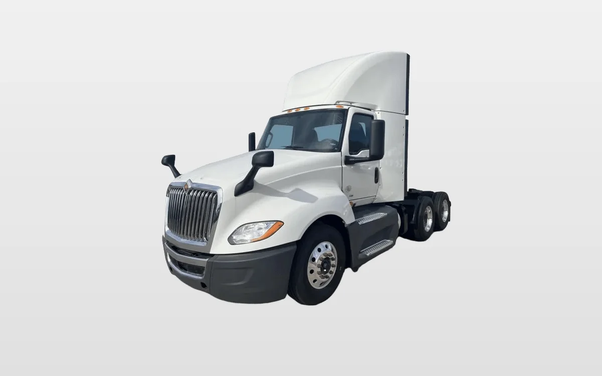 2021 International LT - image 1