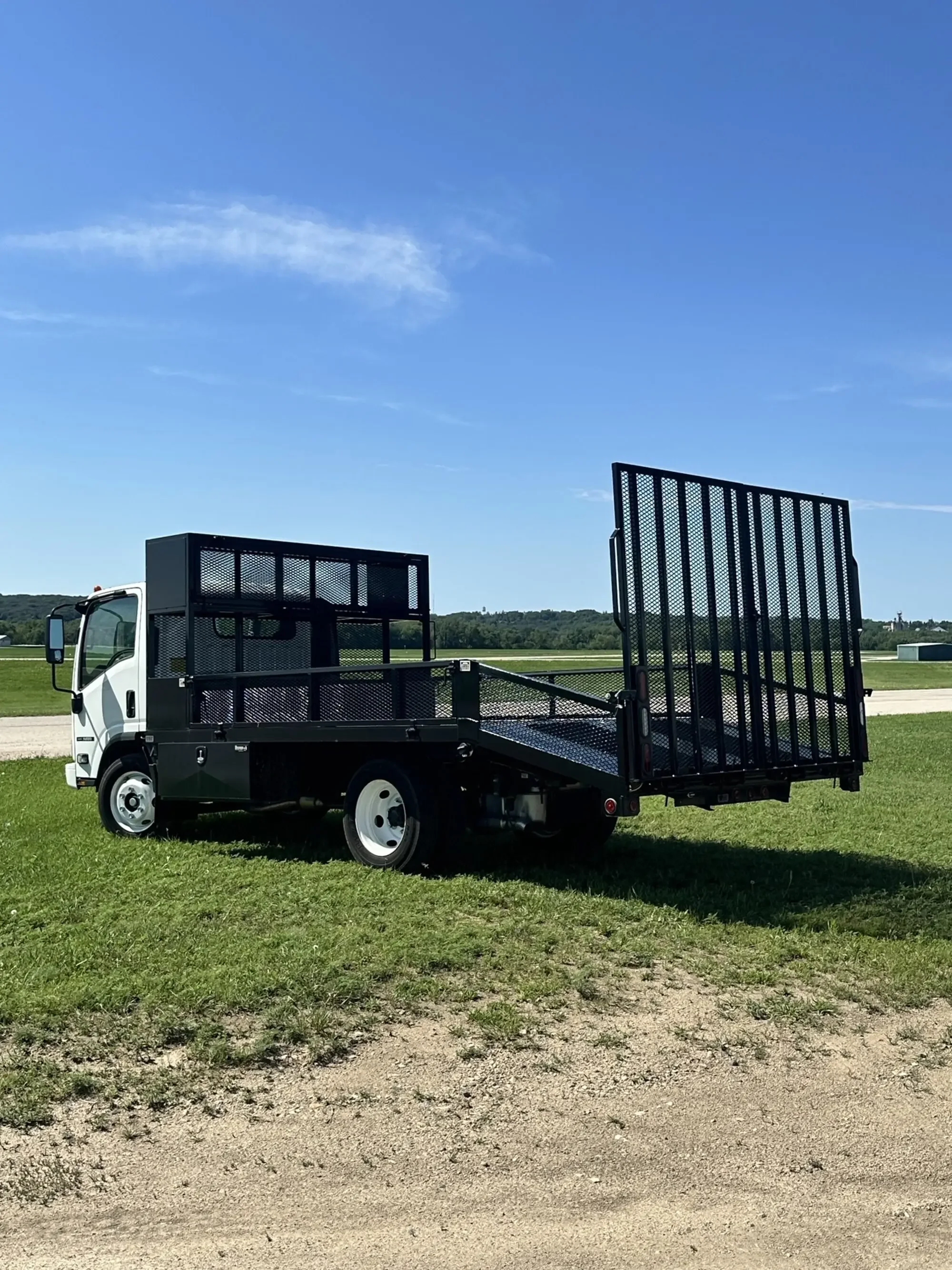 2024 Isuzu NRR - image 3