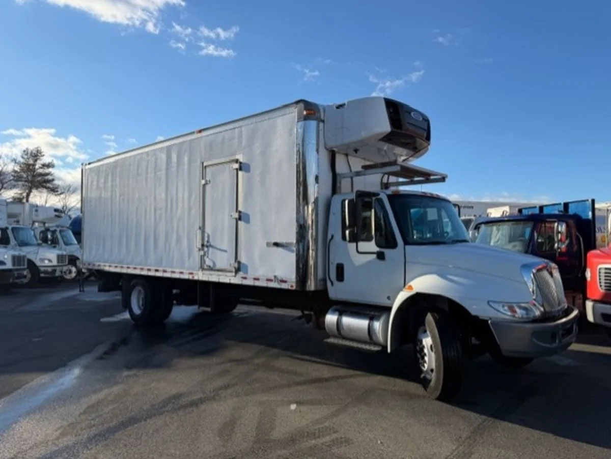 2019 International 4300 in Farmingdale, NY — photo 3