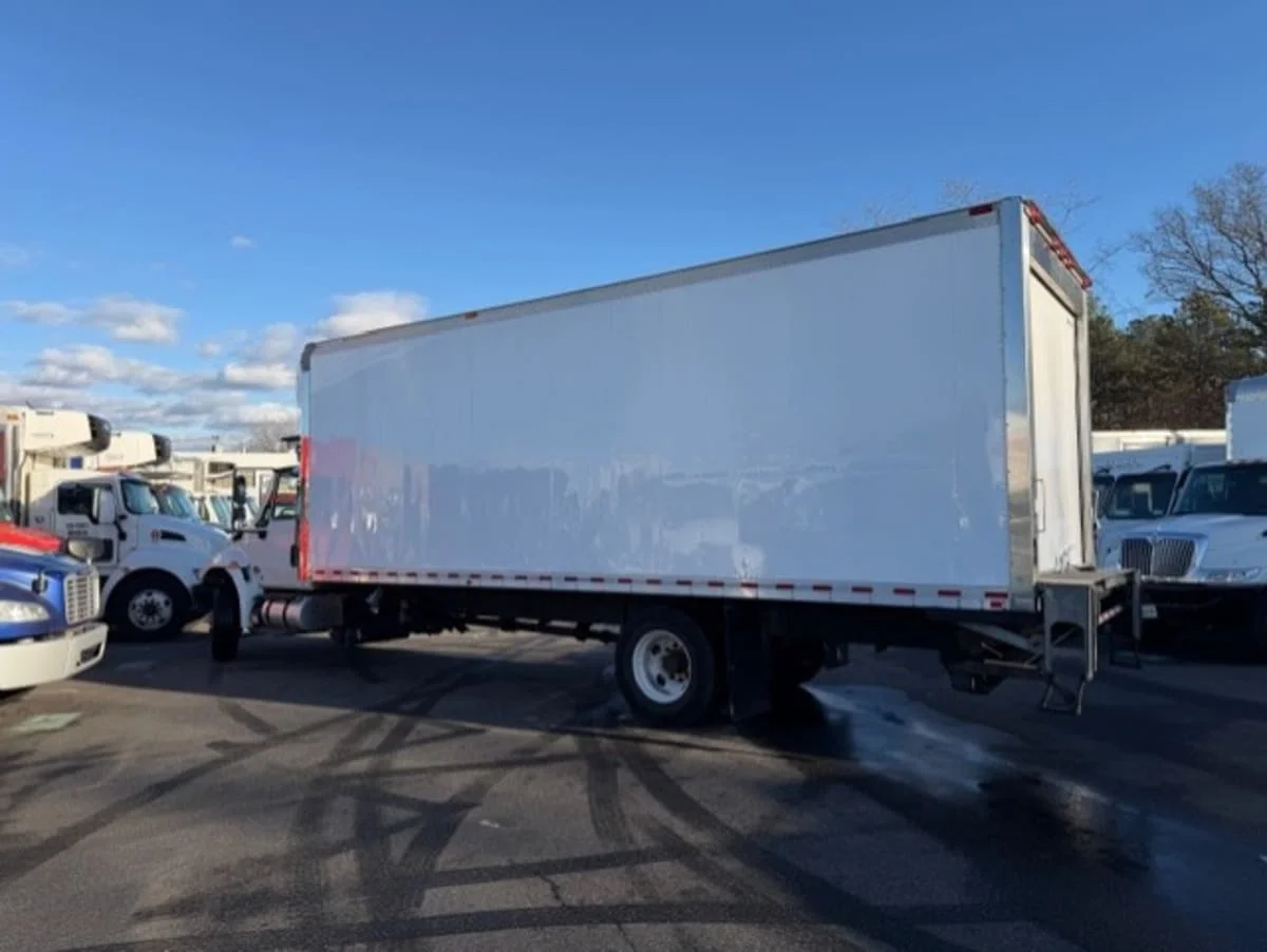 2019 International 4300 in Farmingdale, NY — photo 6