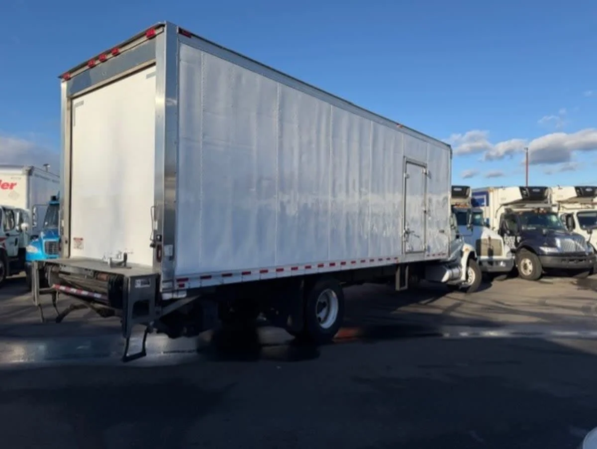 2019 International 4300 in Farmingdale, NY — photo 4