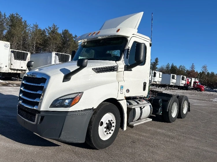 2019 Freightliner Cascadia in Brooklyn Park, MN — photo 3
