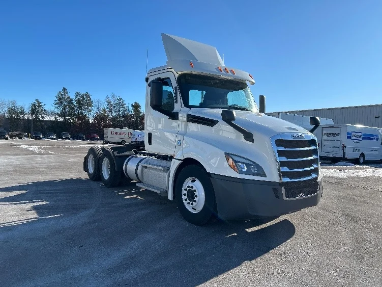 2019 Freightliner Cascadia in Brooklyn Park, MN
