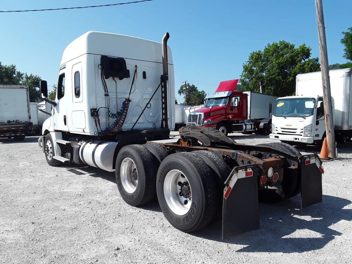 2019 Freightliner Cascadia - image 6