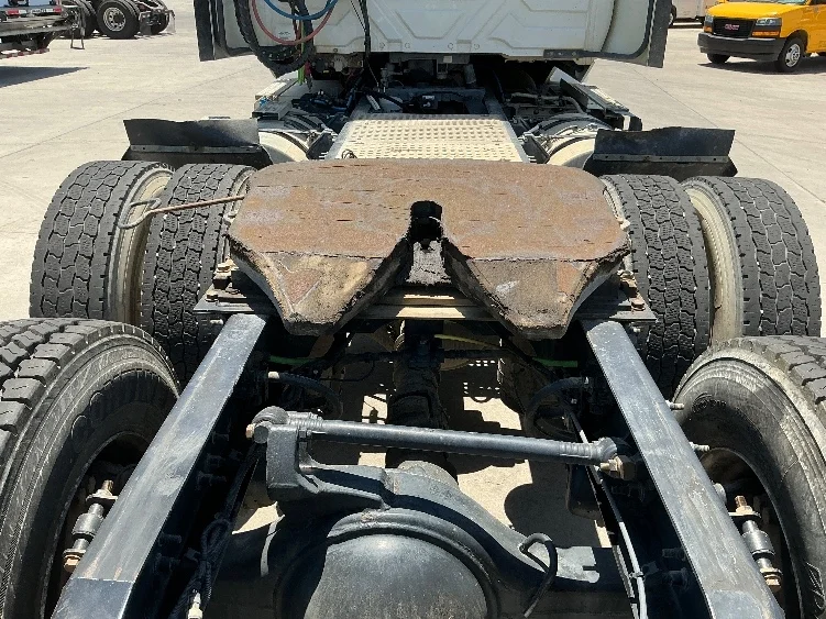 2020 International LT - image 6