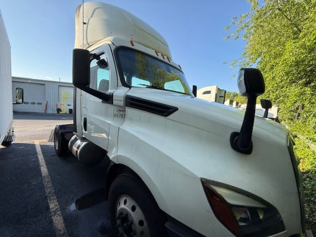 2020 Freightliner Cascadia - image 8