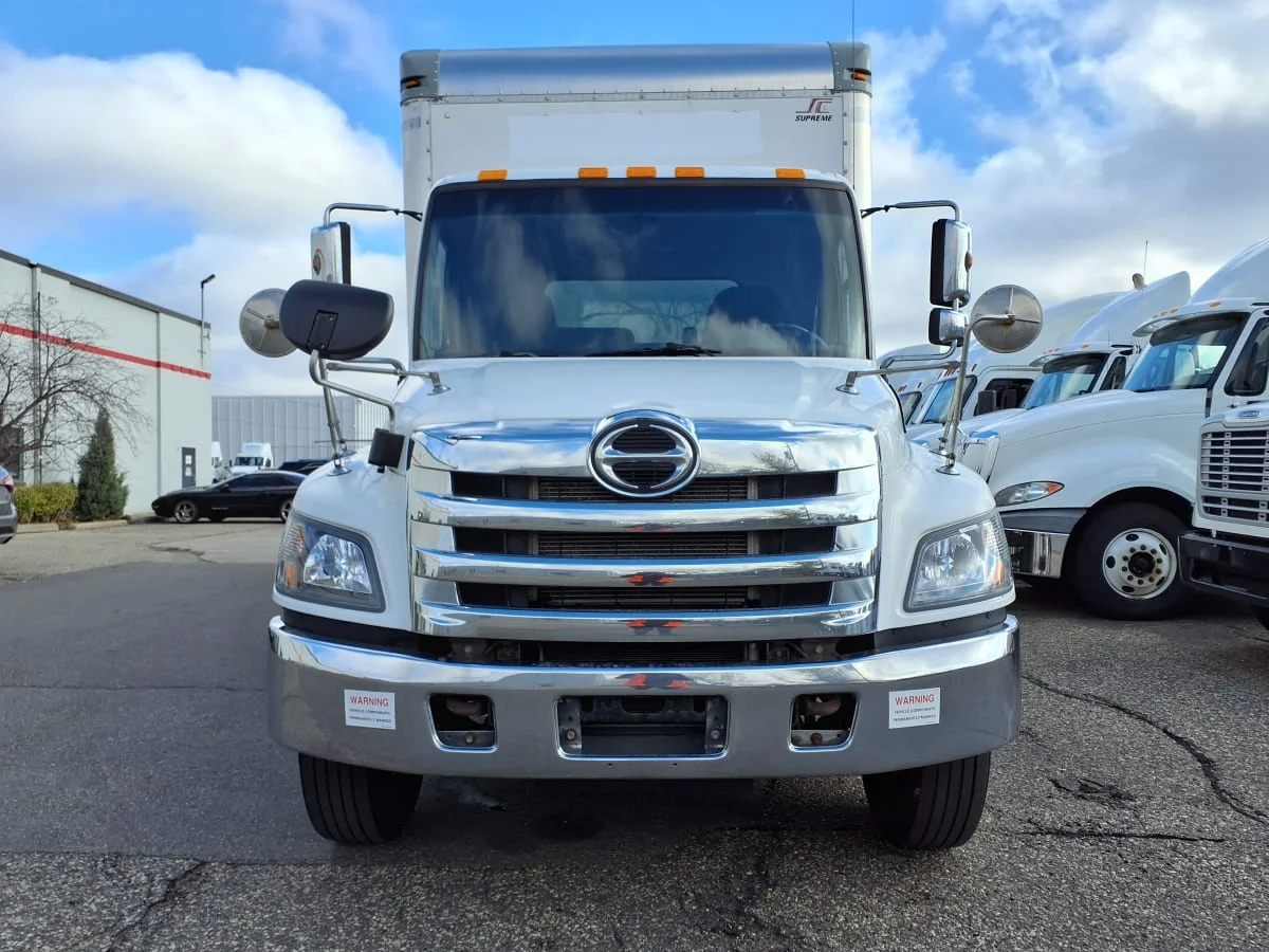 2016 Hino 338 - image 2