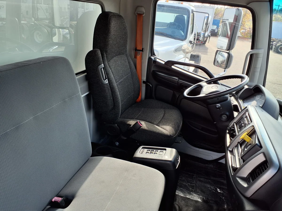 2016 Hino 338 - image 7