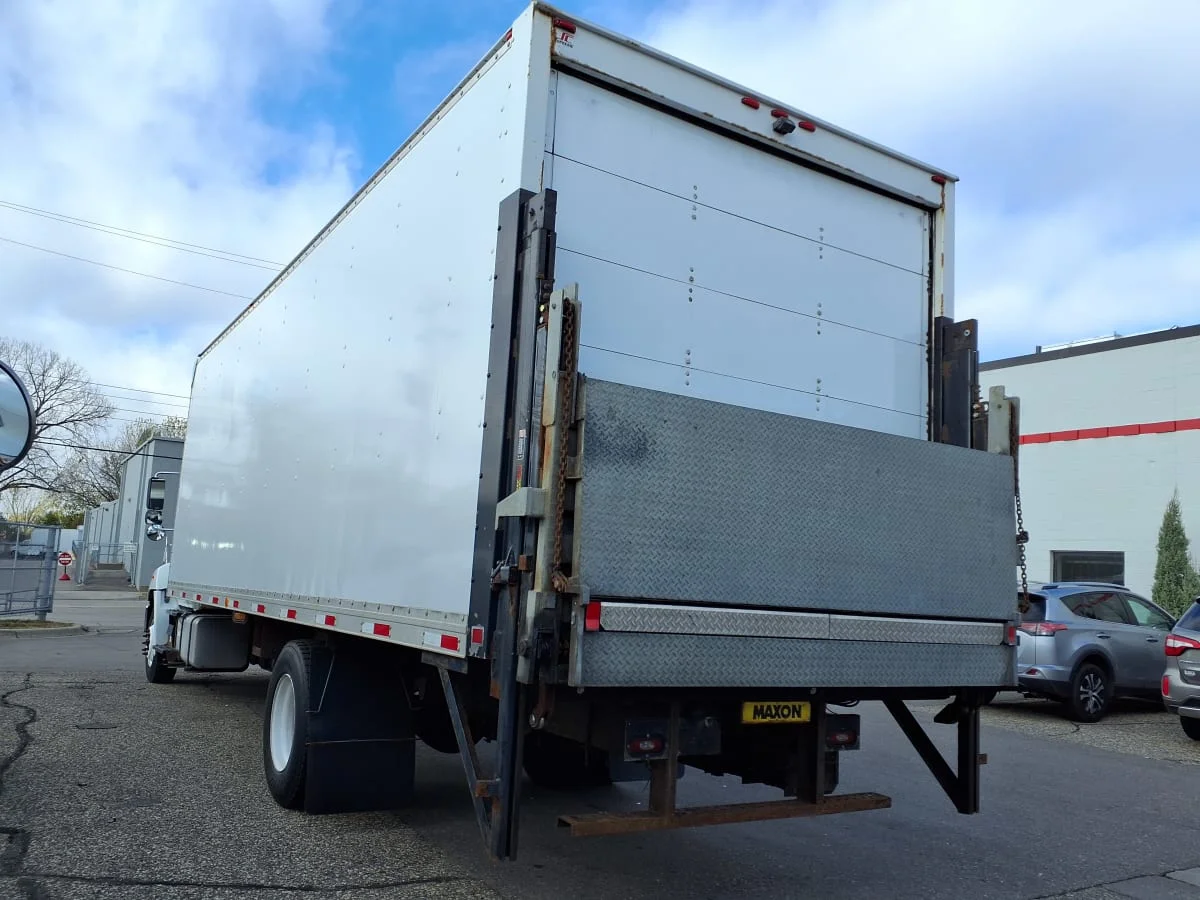 2016 Hino 338 in Altoona, IA — photo 6