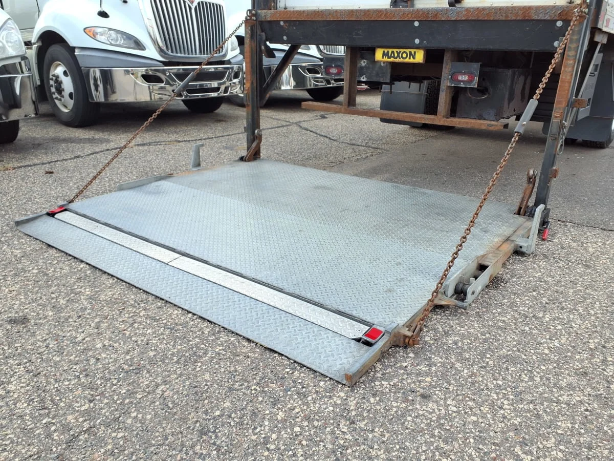 2016 Hino 338 - image 10