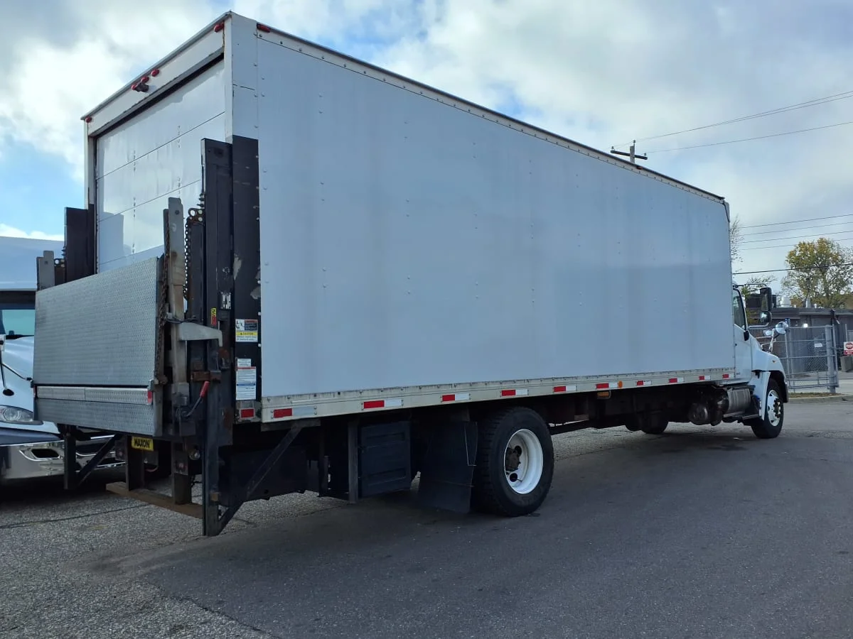2016 Hino 338 in Altoona, IA — photo 4