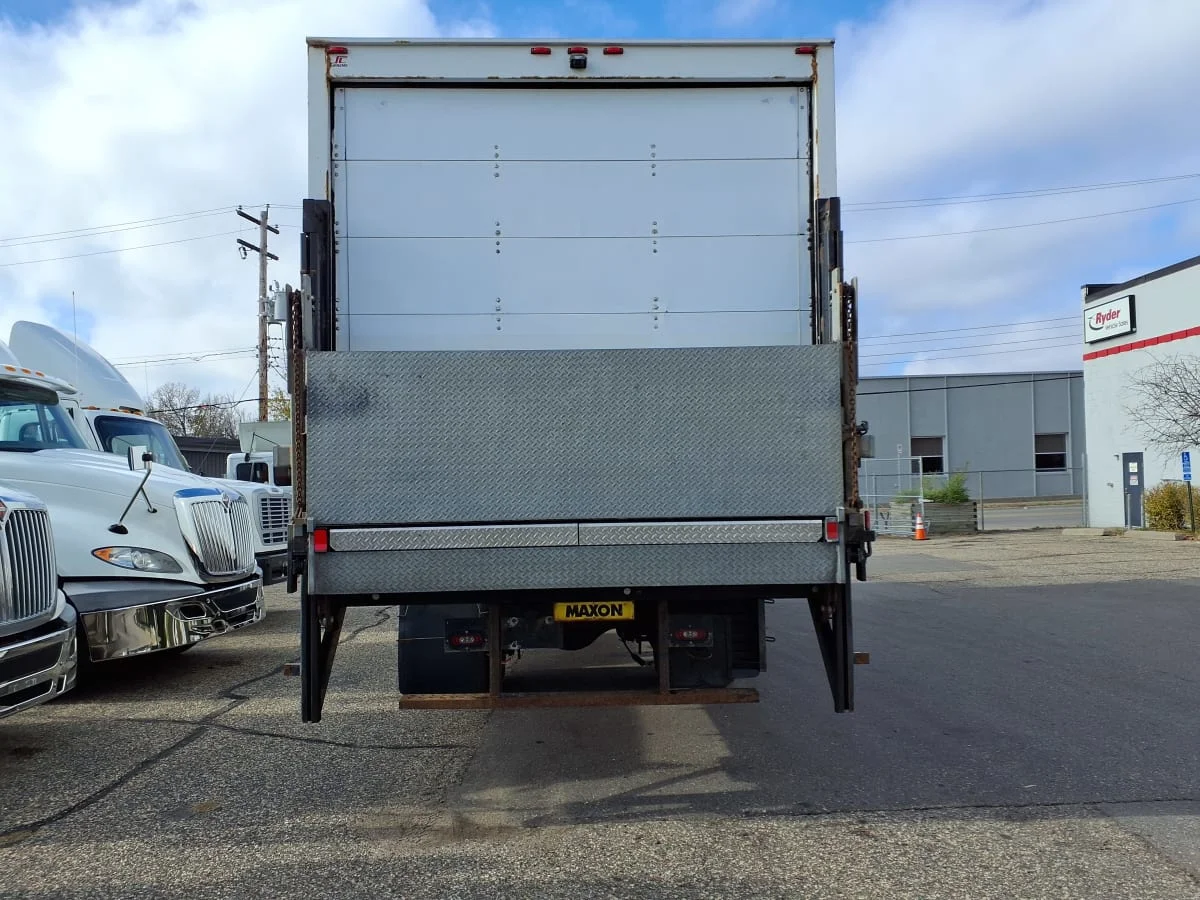 2016 Hino 338 in Altoona, IA — photo 5