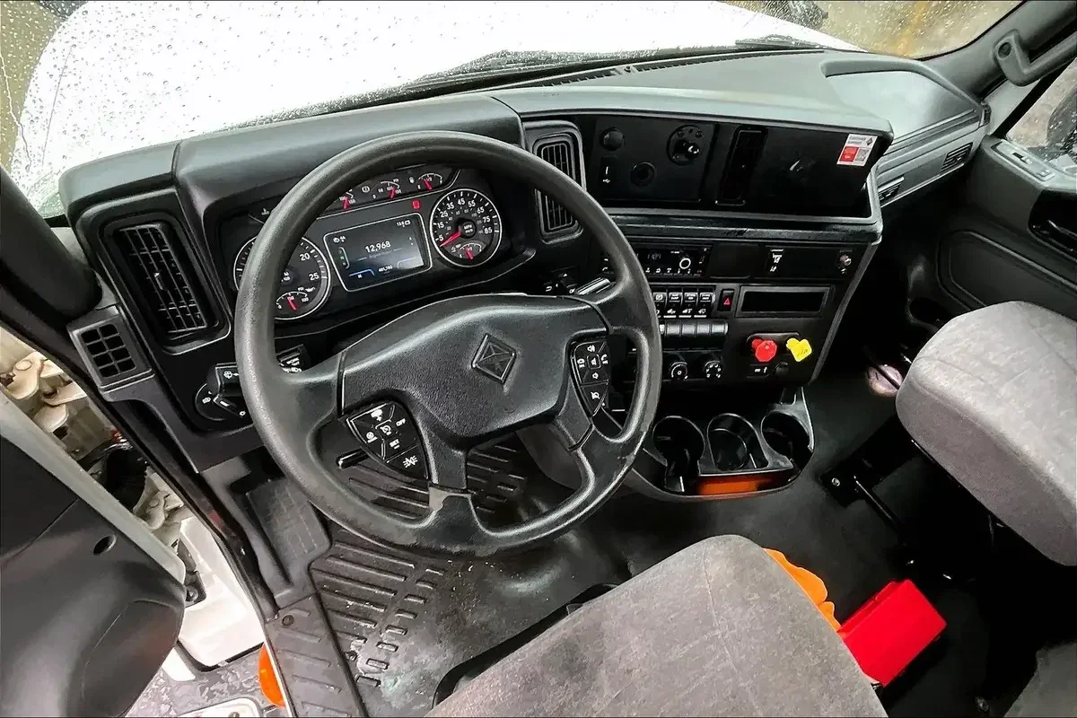 2021 International LT in Youngstown, OH — photo 16
