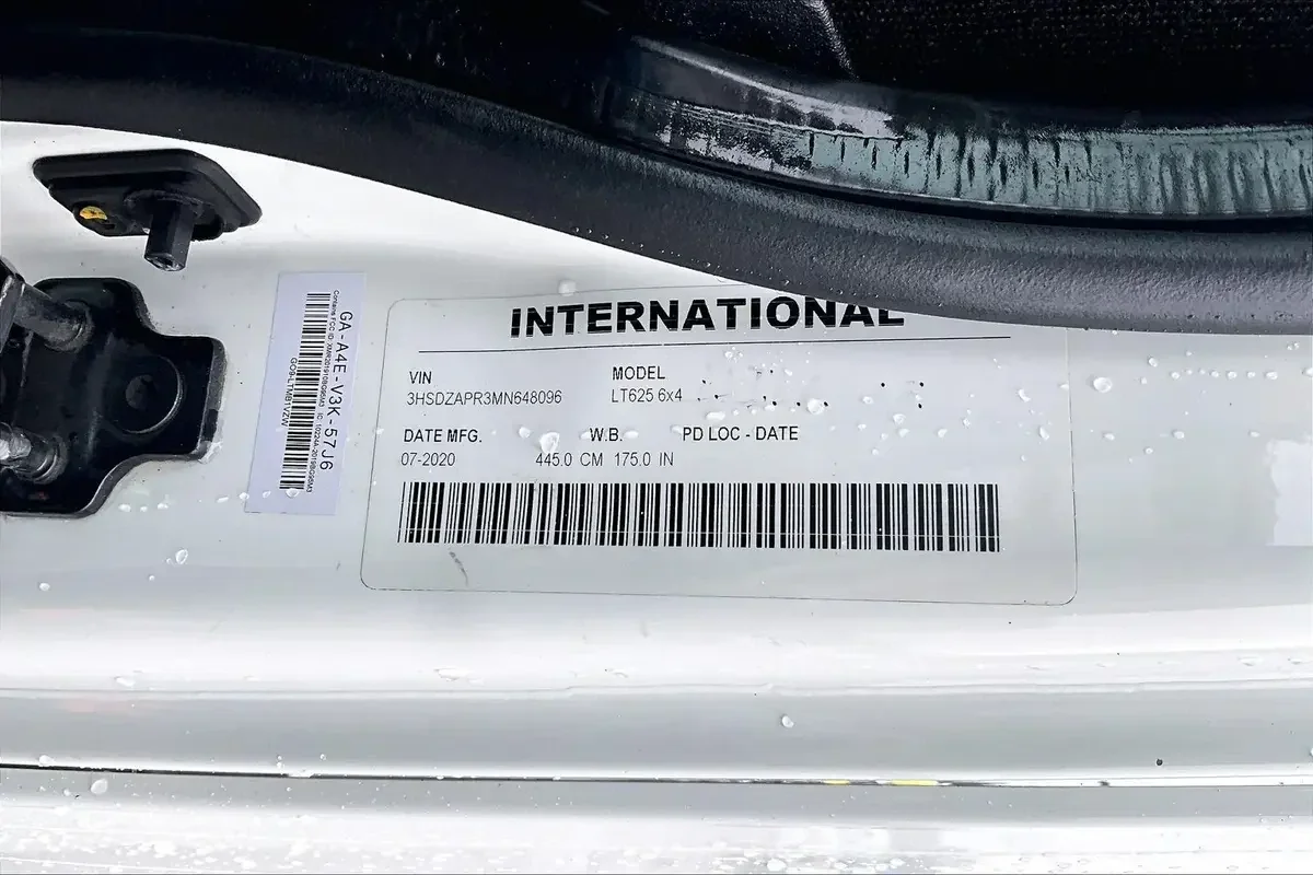 2021 International LT in Youngstown, OH — photo 14