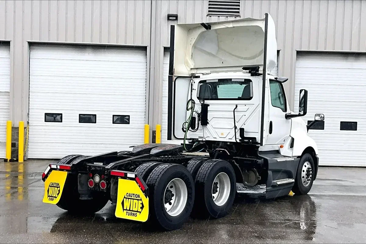 2021 International LT in Youngstown, OH — photo 15