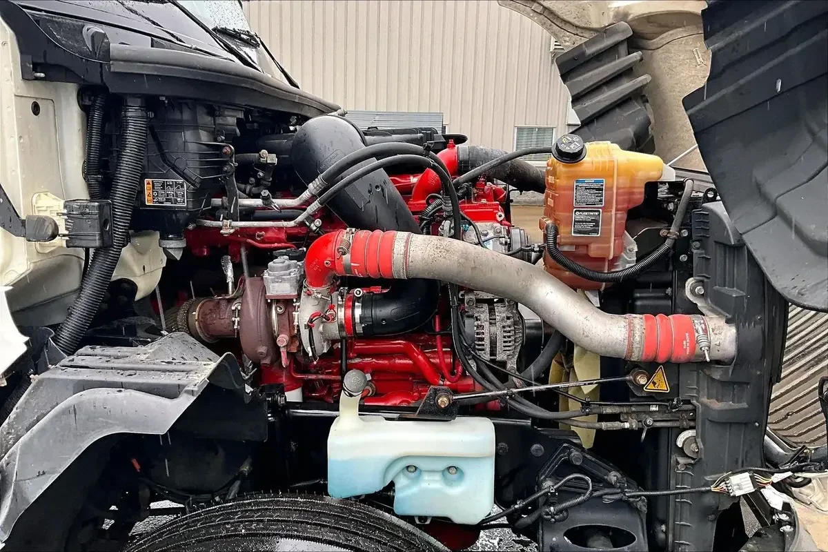 2021 International LT in Youngstown, OH — photo 28