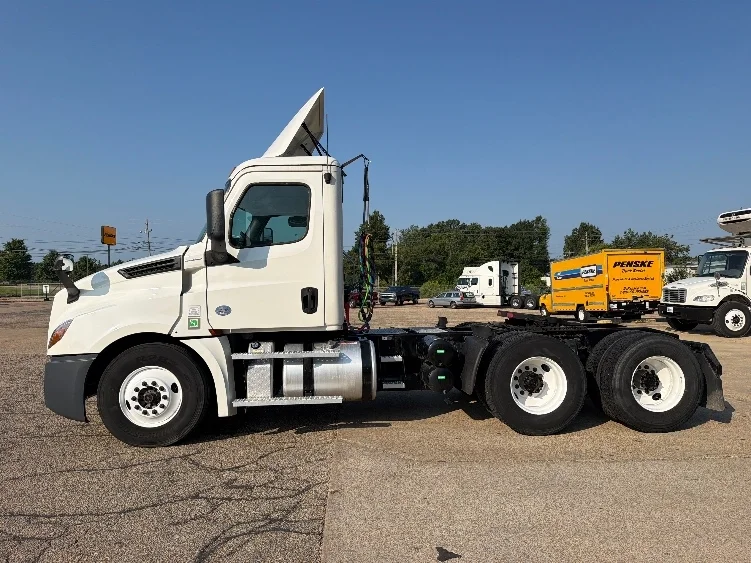 2020 Freightliner Cascadia in Belden, MS — photo 4
