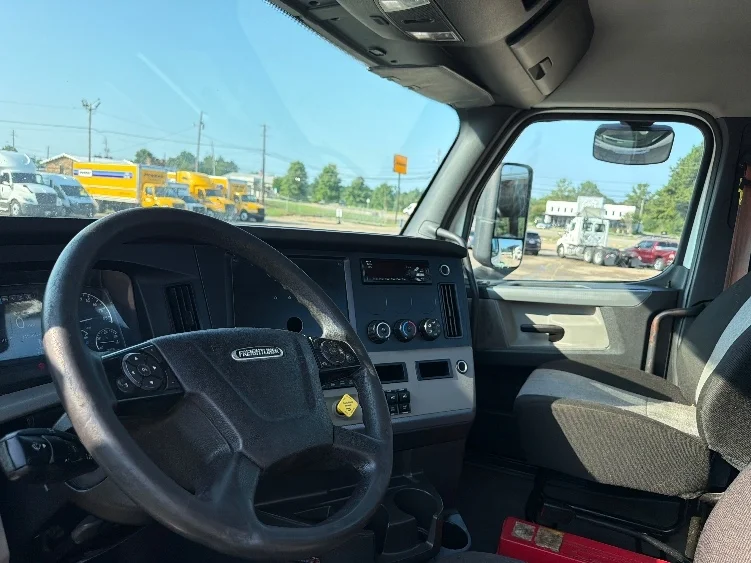 2020 Freightliner Cascadia in Belden, MS — photo 10