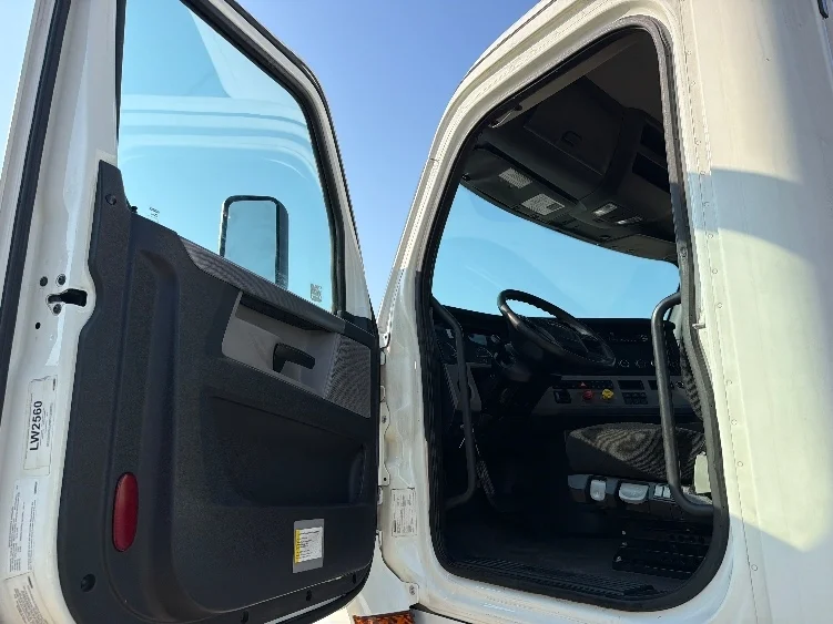 2020 Freightliner Cascadia in Belden, MS — photo 9