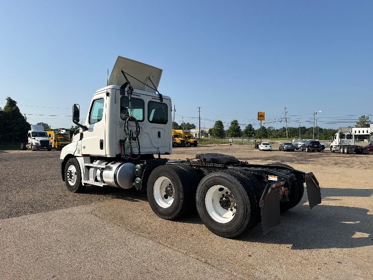 2020 Freightliner Cascadia in Belden, MS — photo 5
